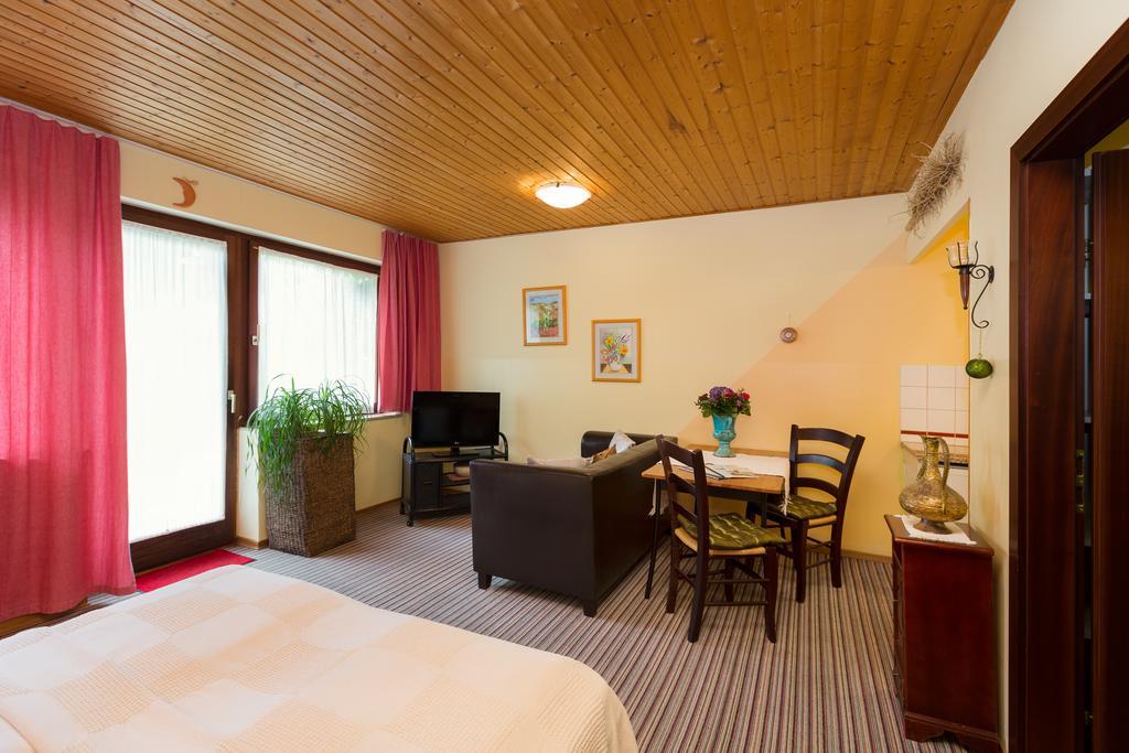 Appartementhaus Witzmann Bad Voeslau Esterno foto